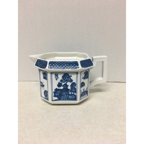 Willow Blue Collectables By Christopher Johnson England Series 9 Creamer - Picture 1 of 10
